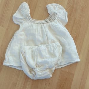 VGUC white Baby Gap Set 12-18